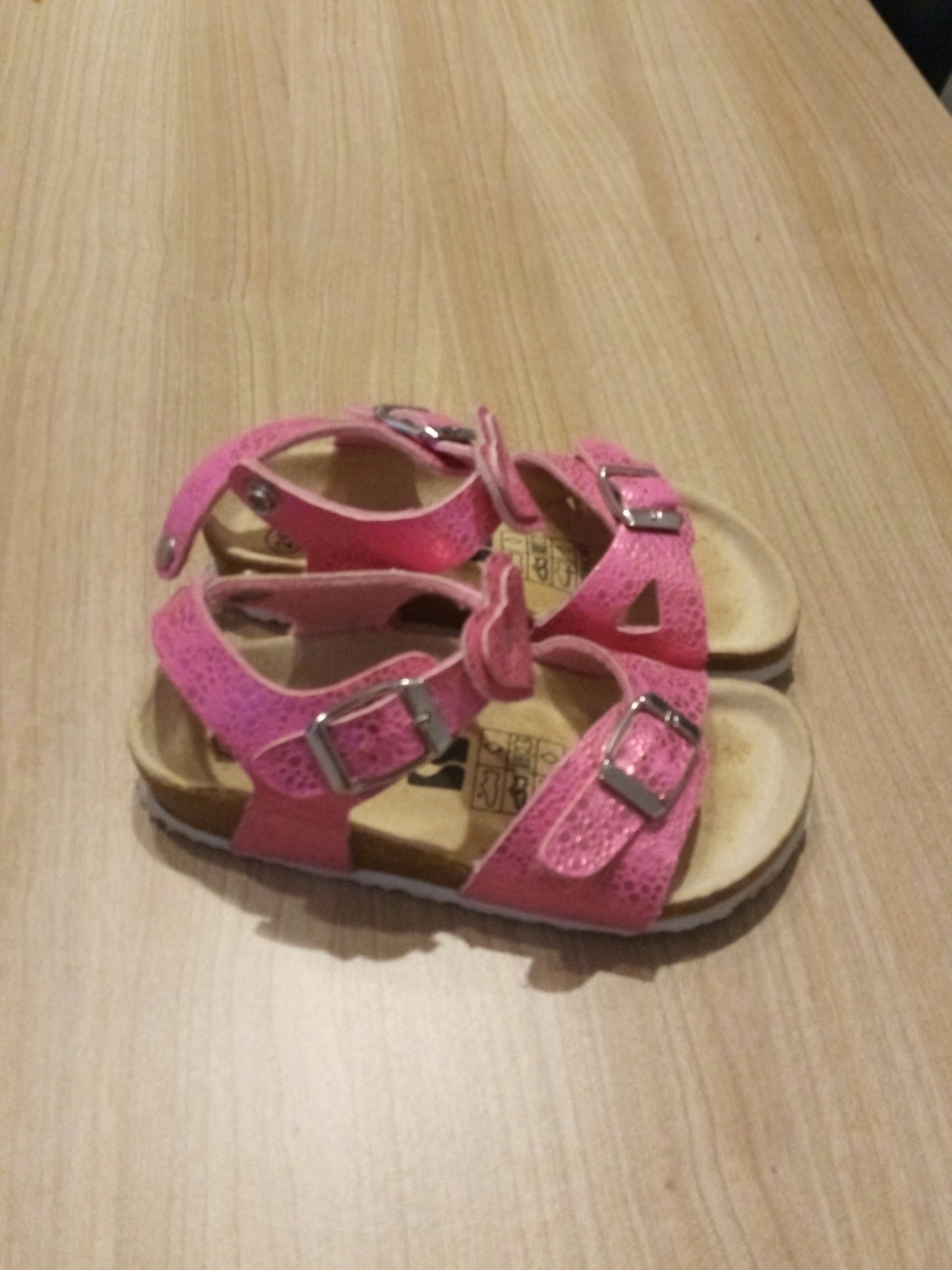 Plusieurs paires de chaussures pointure 26 fille - photo numéro 2