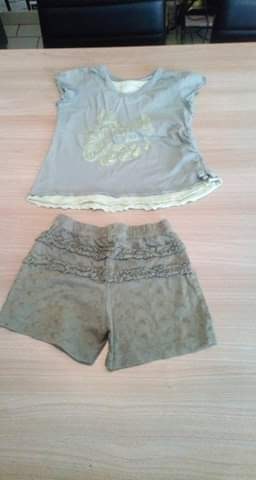 Plusieurs vêtements fille taille 4 ans - photo numéro 3