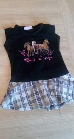 Plusieurs vêtements fille taille 4 ans